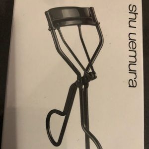 Eyelash curler